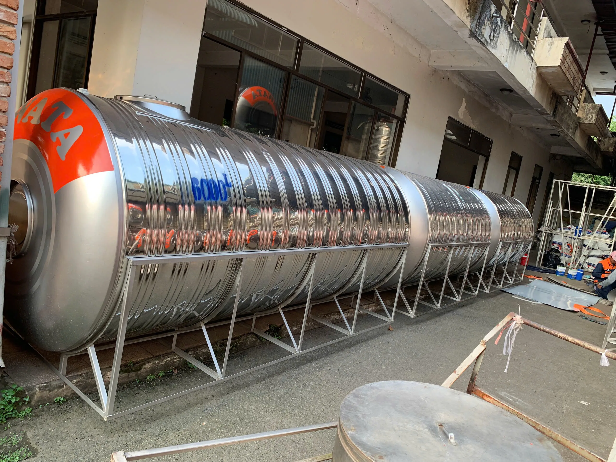 Bồn inox ngang công nghiệp Hwata cho nhà trọ nhà xưởng và công trình Bồn nước inox Hwata ngang dung tích lớn cho công trình