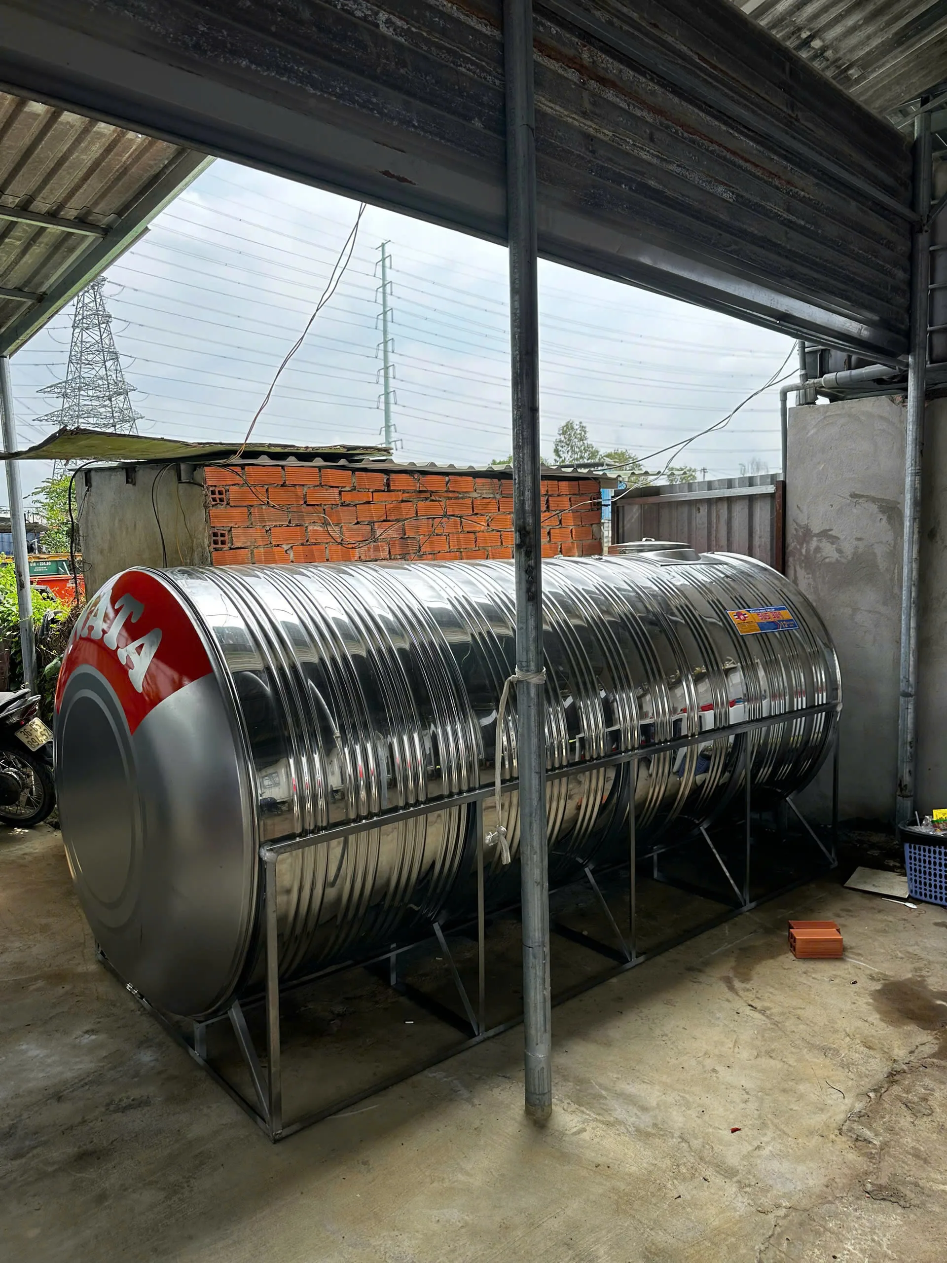 Lưu ý lắp đặt bồn nước inox Hwata trên sân thượng và mái Hướng dẫn lắp đặt bồn nước inox an toàn trên mái