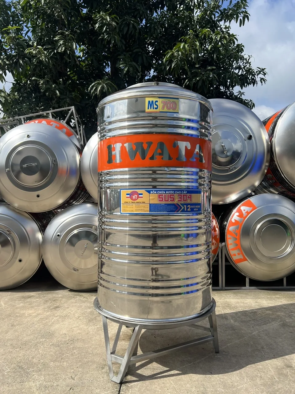 Bồn nước inox đứng tiết kiệm diện tích lắp đặt