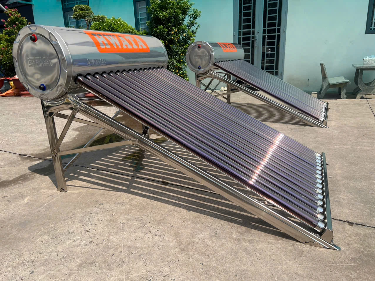 Vị trí lắp máy nước nóng năng lượng mặt trời 150L trên mái