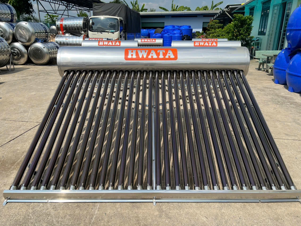 Kiểm tra vị trí mái cho máy Hwata 300L Diện tích lắp máy nước nóng năng lượng mặt trời 300L trên mái