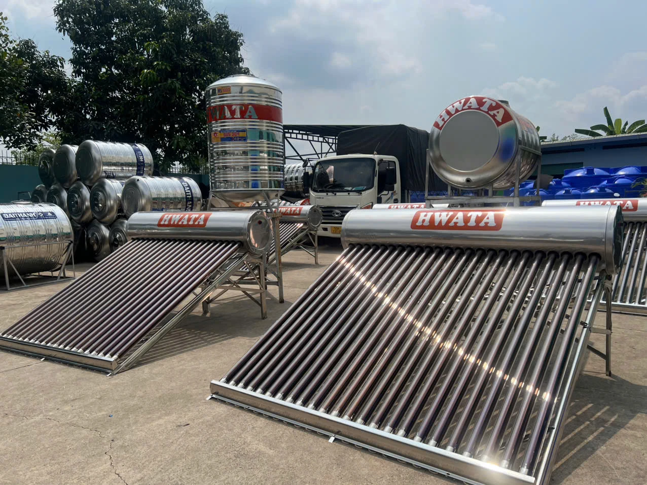 Cấu tạo hệ thống nước nóng năng lượng mặt trời công nghiệp gồm dàn thu bồn bảo ôn và phân phối