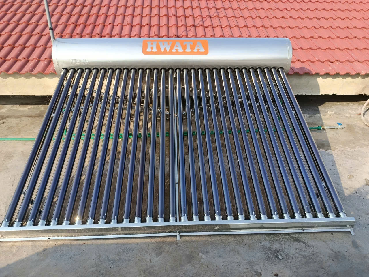 Máy nước nóng năng lượng mặt trời ống chân không Hwata 120L đến 300L