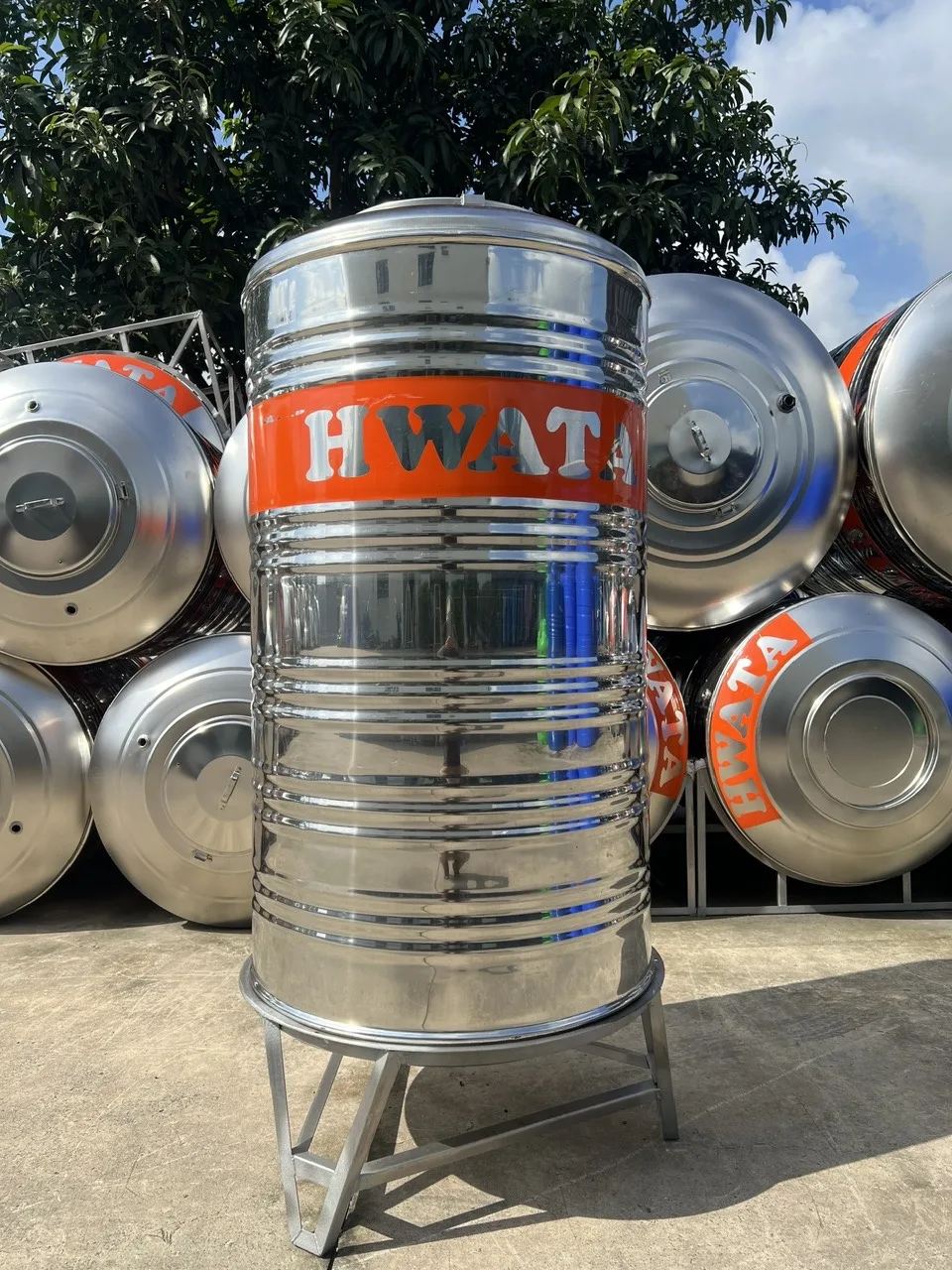 Bồn Nước Inox Hwata 700L Đứng H700D thực tế