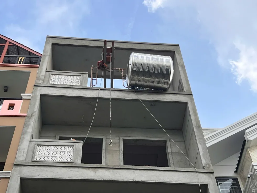 keo bon nuoc len mai nha